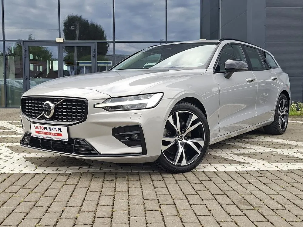 Volvo V60 Plus Dark B3 163KM AT8 * 2023