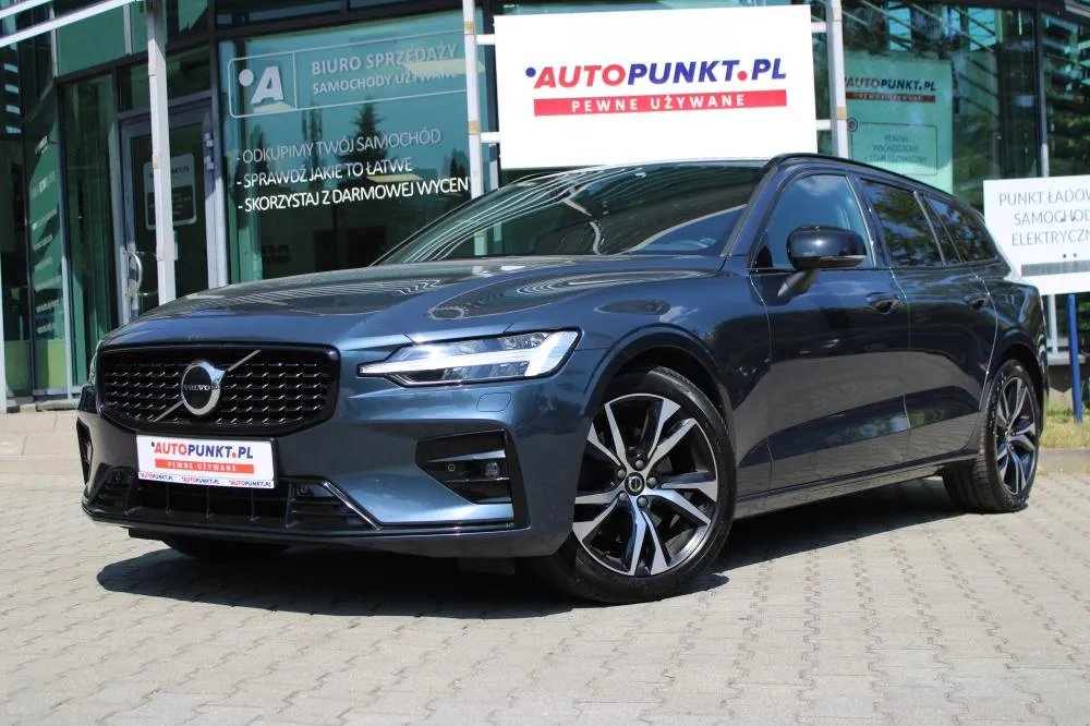 Volvo V60 Plus Dark A\u002FT 2022